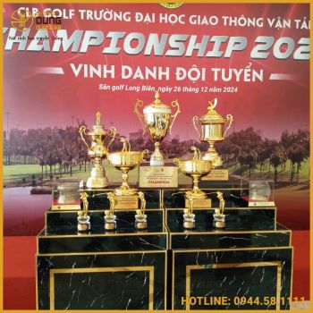Bàn giao tại sân Golf Long Biên 50 bộ quả trống đồng làm quà tặng cho CLB GOLF TRƯỜNG ĐẠI HỌC GIAO THÔNG VẬN TẢI - CHAMPIONSHIP 2024
