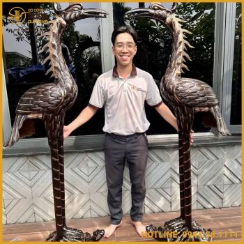 Hoàn thiện và bàn giao đôi hạc thờ đồng đỏ cạo màu cao 2m2 cho khách hàng tại Sài Gòn