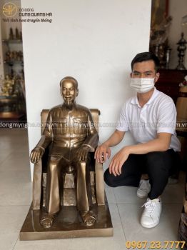 Tượng Bác Hồ ngồi ghế bằng đồng đỏ cao 90 cm đẹp cổ kính