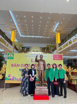 Hoàn thiện tượng chủ tịch Hồ Chí Minh cao 2m1, nặng ~800kg cho tập đoàn Mai Linh