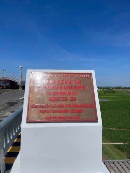 Dung Quang Hà bàn giao tranh đồng công trình tuyến đường ven biển tỉnh Ninh Bình